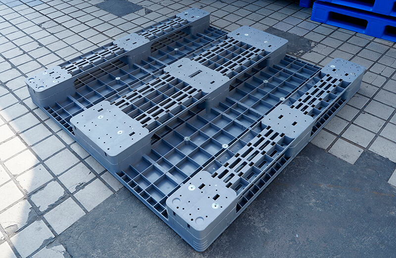 1650×1650×165 Welded Flat Deck Plastic Pallets with 3 Runners 22